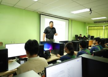 โครงการอบรม การจัดการเครื่อข่ายคอมพิวเตอร์สำหรับนักเทคโนโลยีสารสนเทศ และโครงการการเป็นผู้ประกอบการทางด้านระบบเครือข่ายคอมพิวเตอร์สำหรับผู้ดูแลระบบ