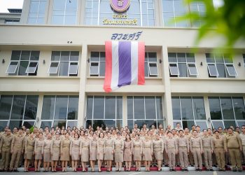 วันพระราชทานธงชาติไทย